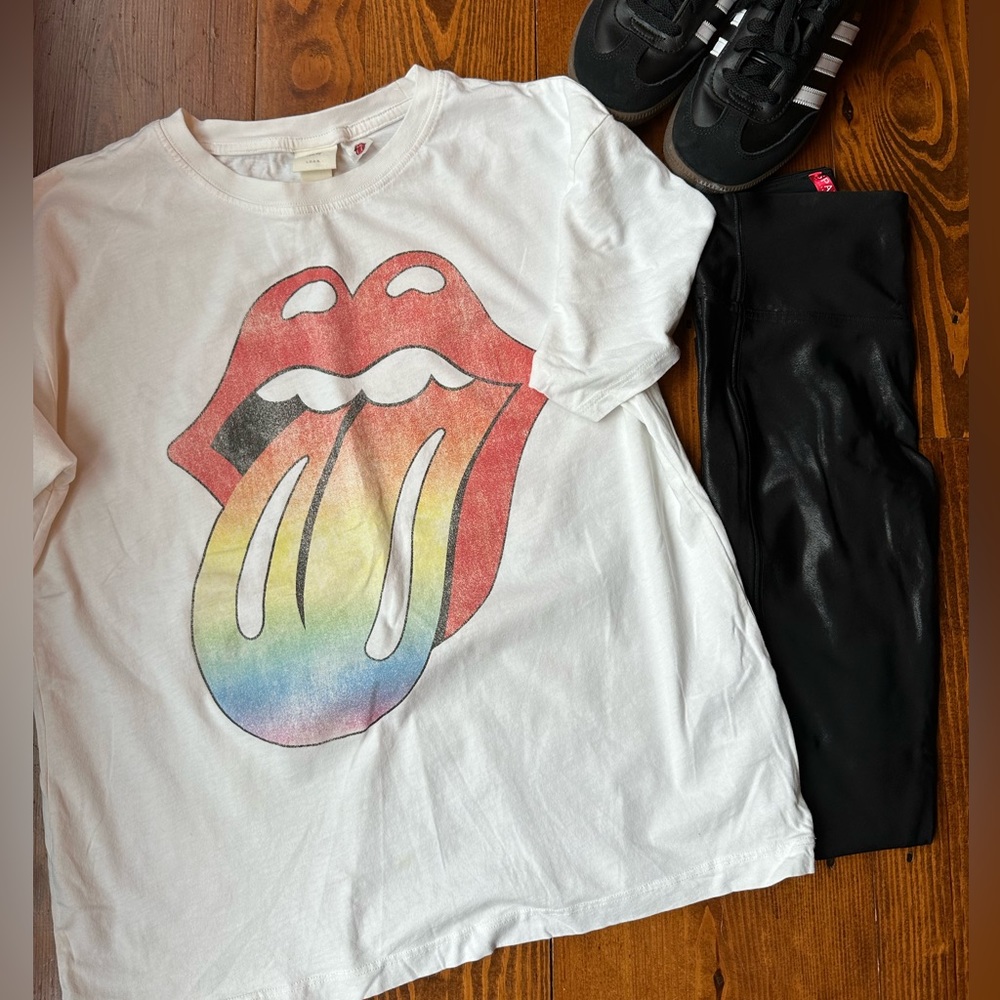 H&M Rolling Stones Graphic Tee 🌈👅